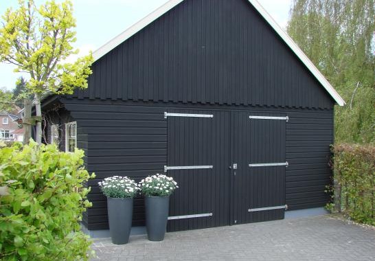 schuur-verven-mat-zwarte-verf