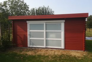 tuinhuis rood verven beitsen