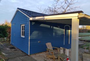 Tuinhuis blauw beitsen